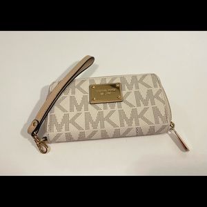 Michael Kors Wristlet wallet